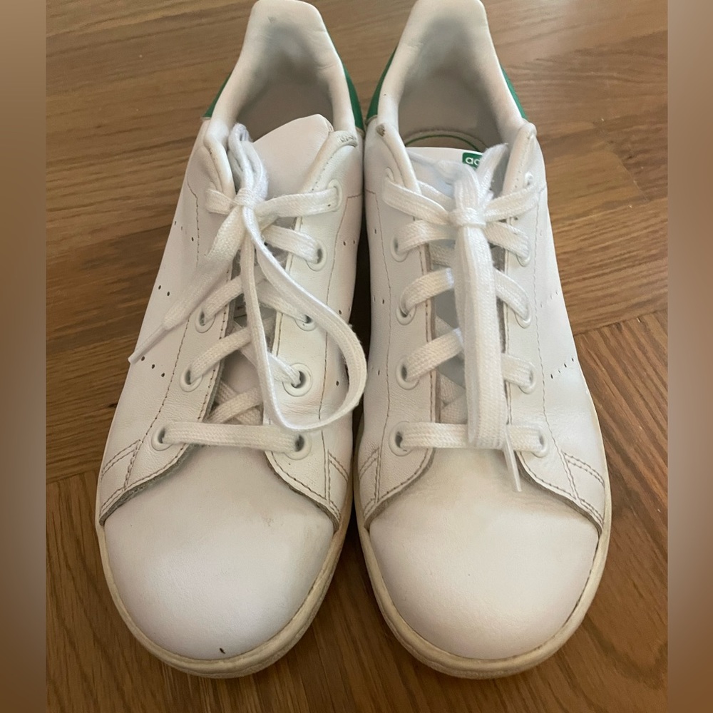 White Adidas Stan Smiths